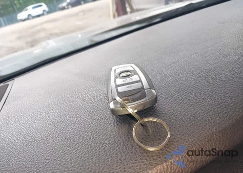 2013 BMW 528I xDrive из США, поврежденный, VIN WBAXH5C58DDW11840